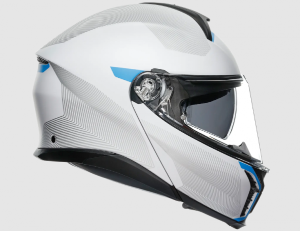 Helm sporty dengan garis-garis grafis yang dinamis